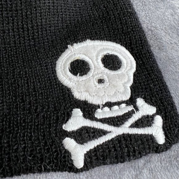Skull Beanie Hat Black Knit Winter Embroidered Acrylic Child Size Crossbones - Picture 6 of 8